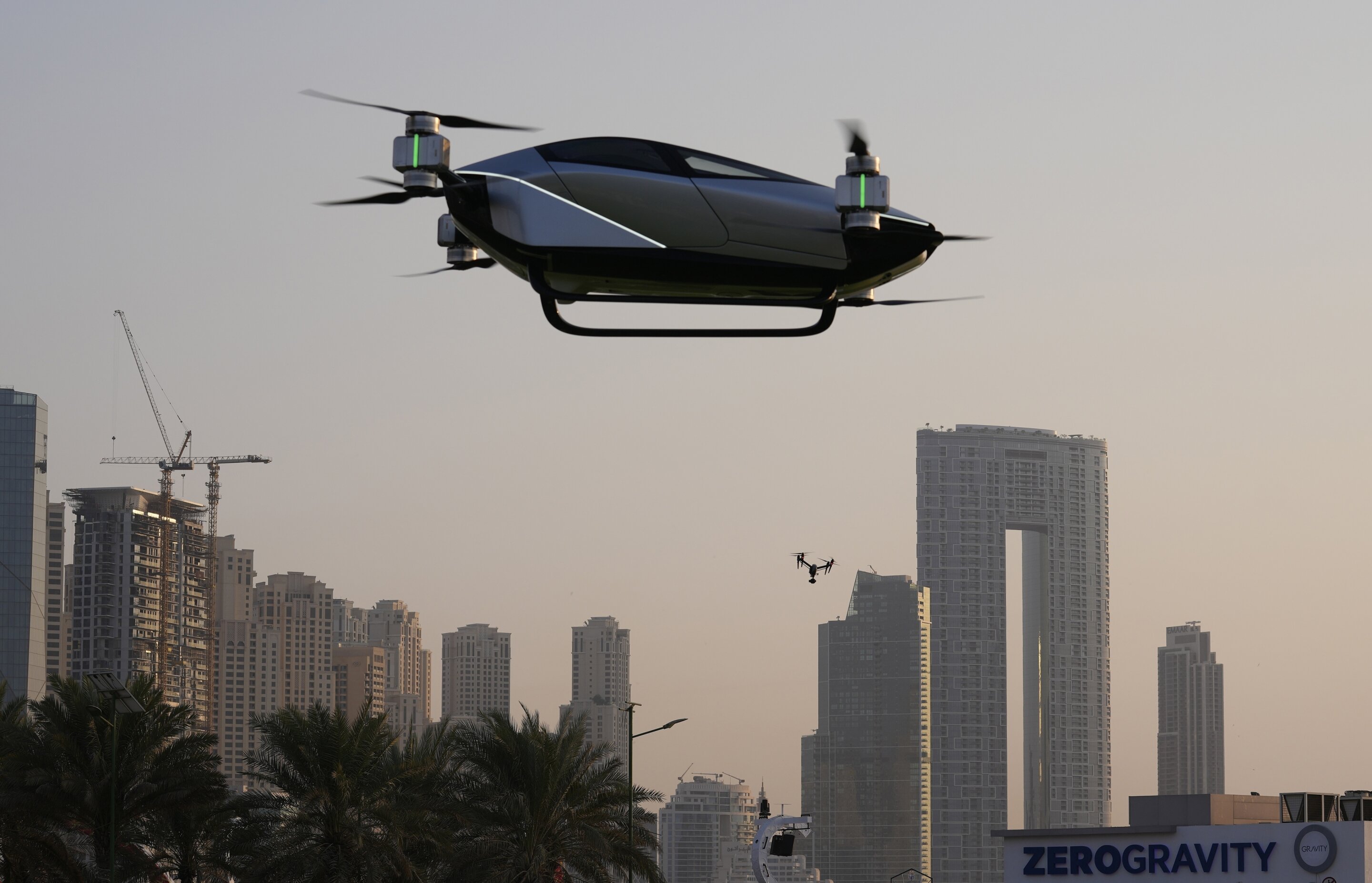 #Chinese firm tests electric flying taxi in Dubai