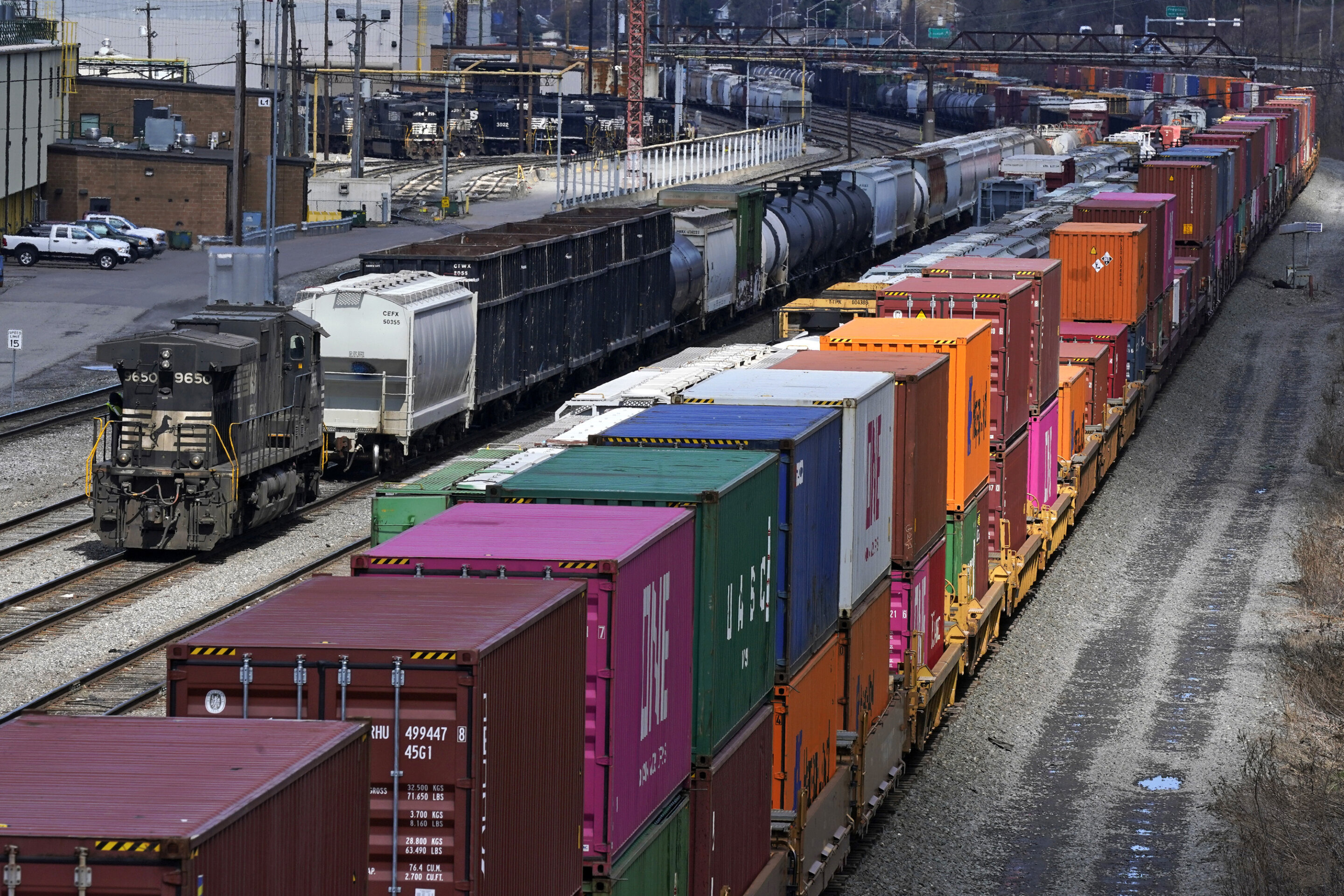 Consumers could pay price if railroads, unions can’t agree