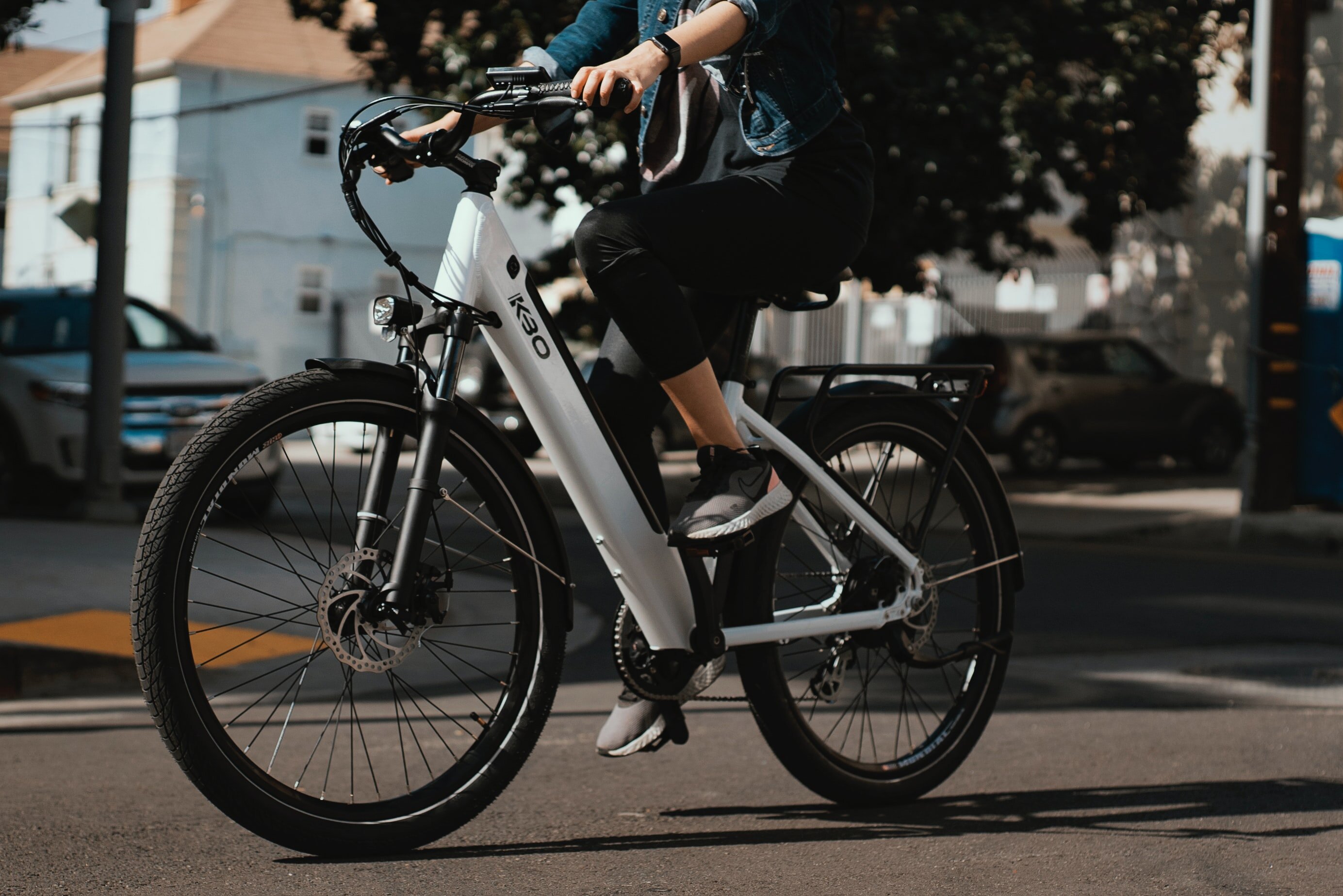 Do shared e-scooters and e-bikes reduce the emissions of urban transportation systems?