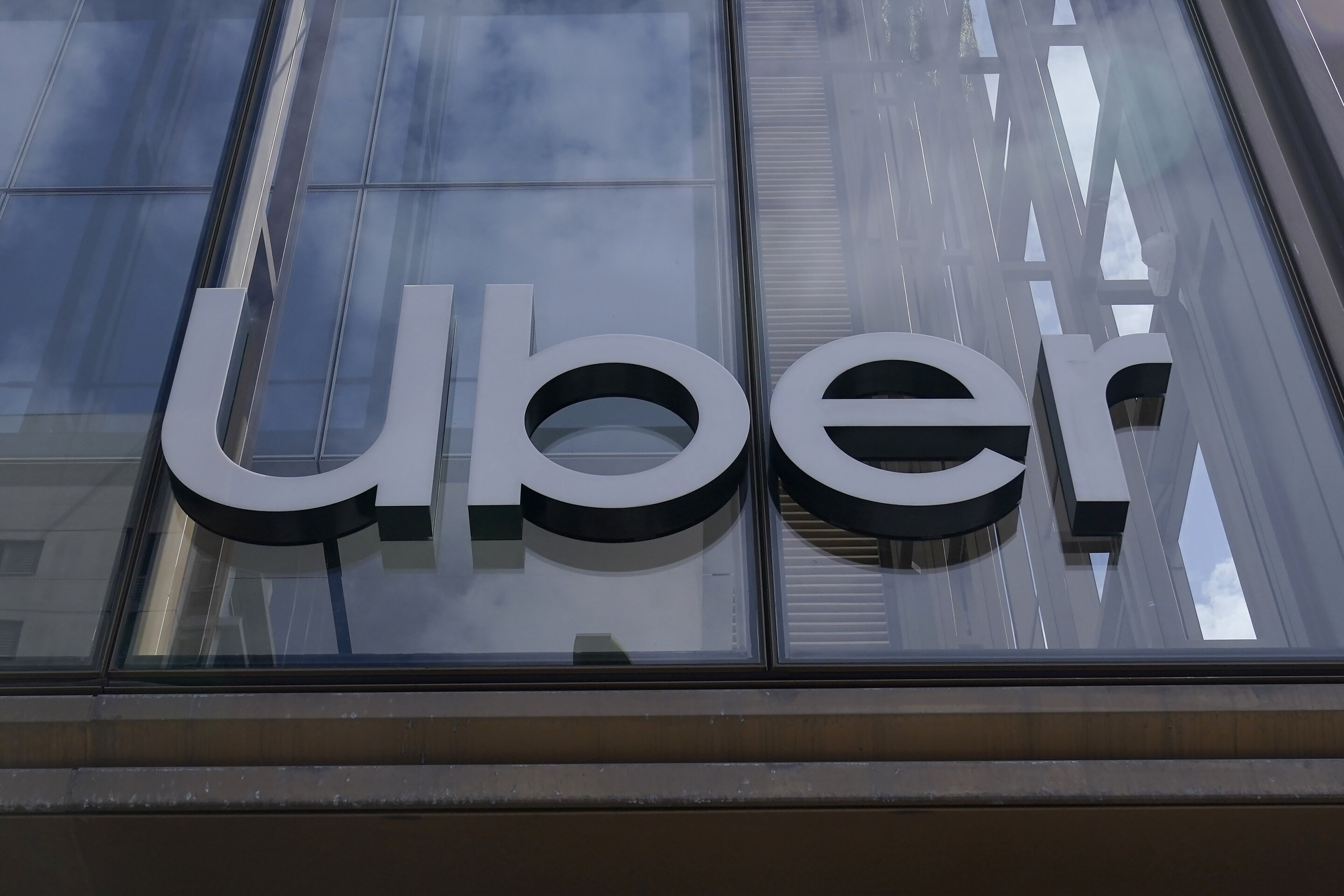#Hacker claims to breach Uber, security researcher says