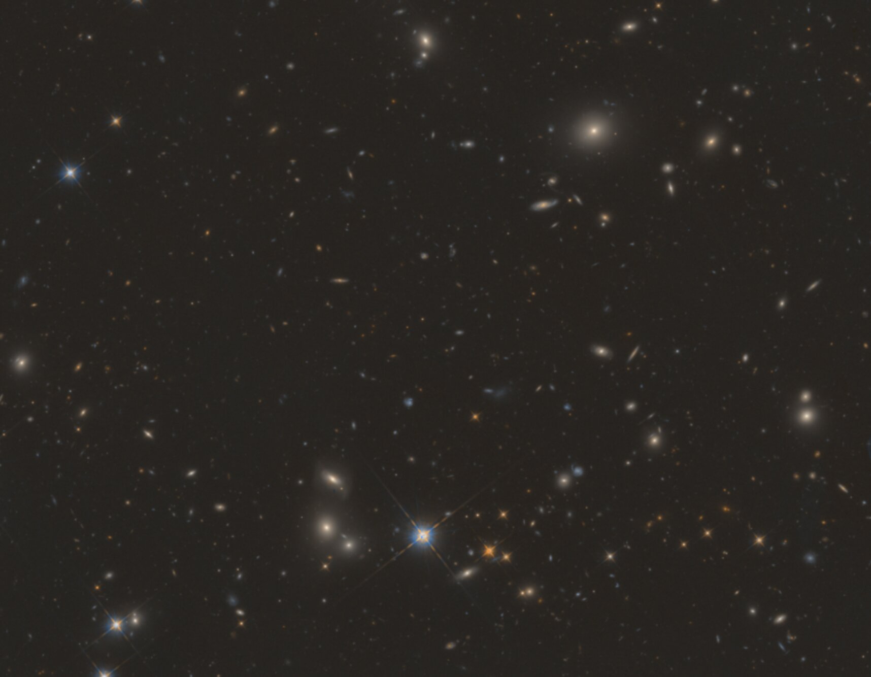 Hubble mengambil gambar inframerah-dekat terbesar untuk menemukan galaksi paling langka di alam semesta