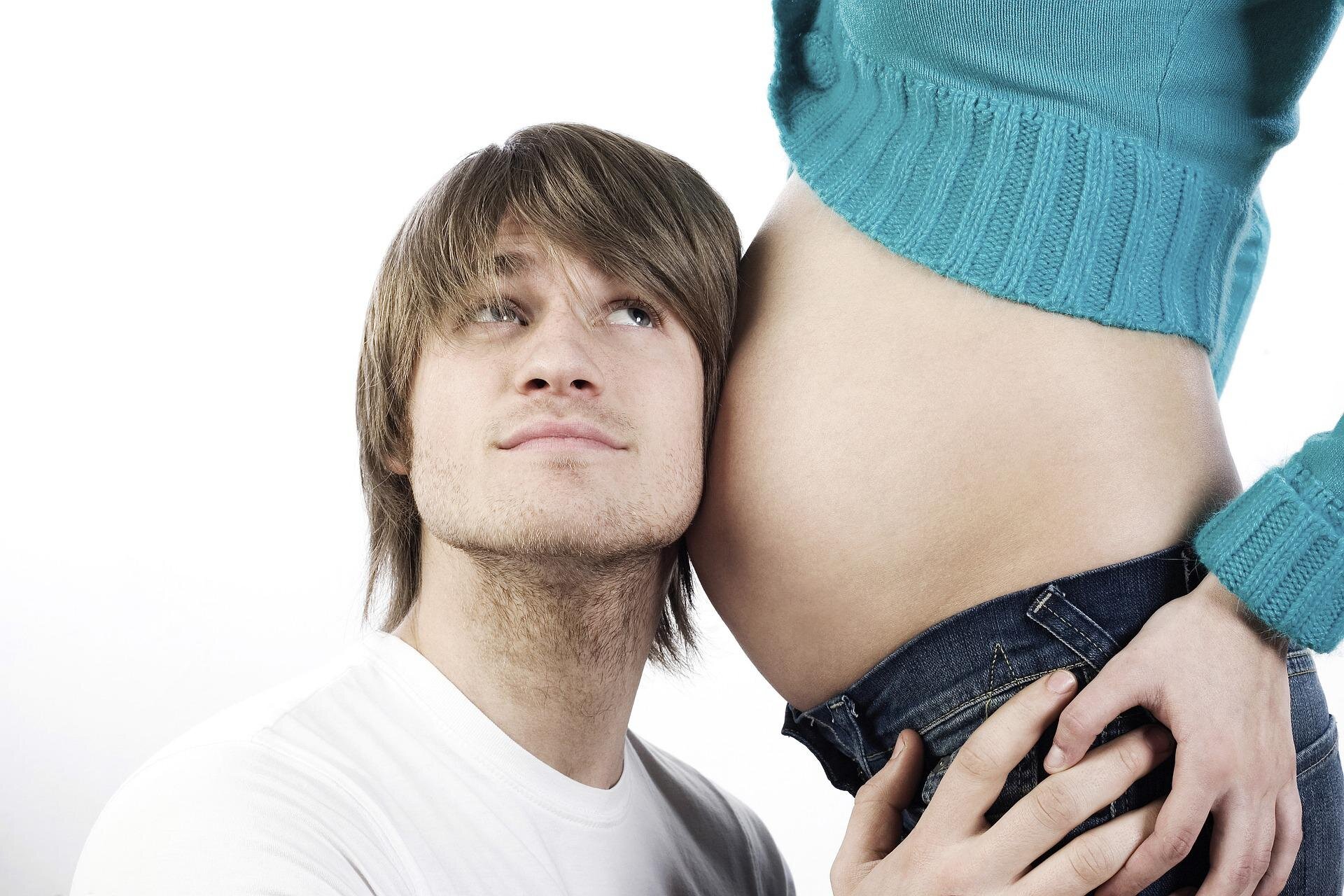 Помогла паре забеременеть. Мужское бесплодие. Пара беременный мужчина. Бесплодие фото. Бесплодные девушки.