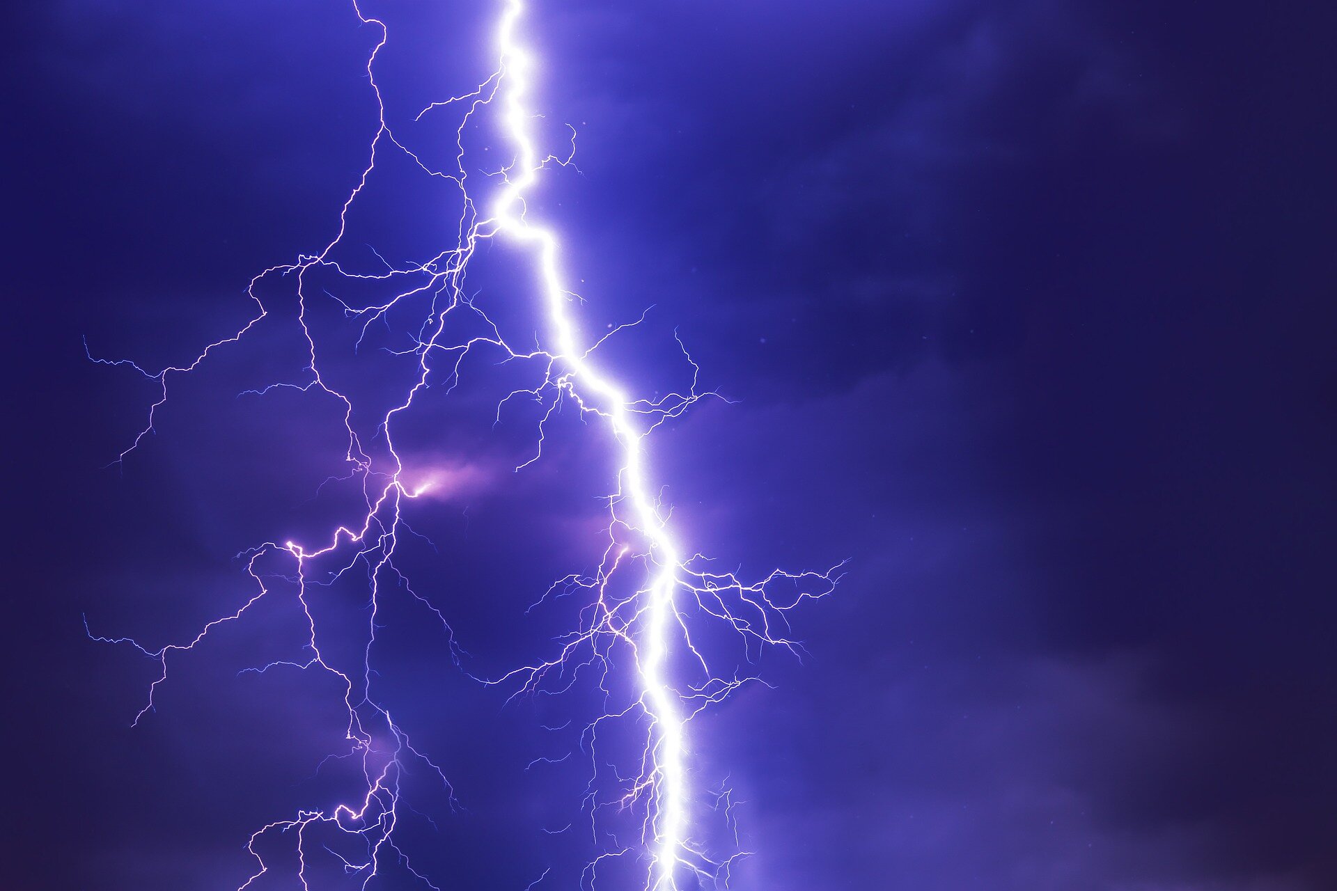 Physicists strike gold, solving 50-year lightning mystery