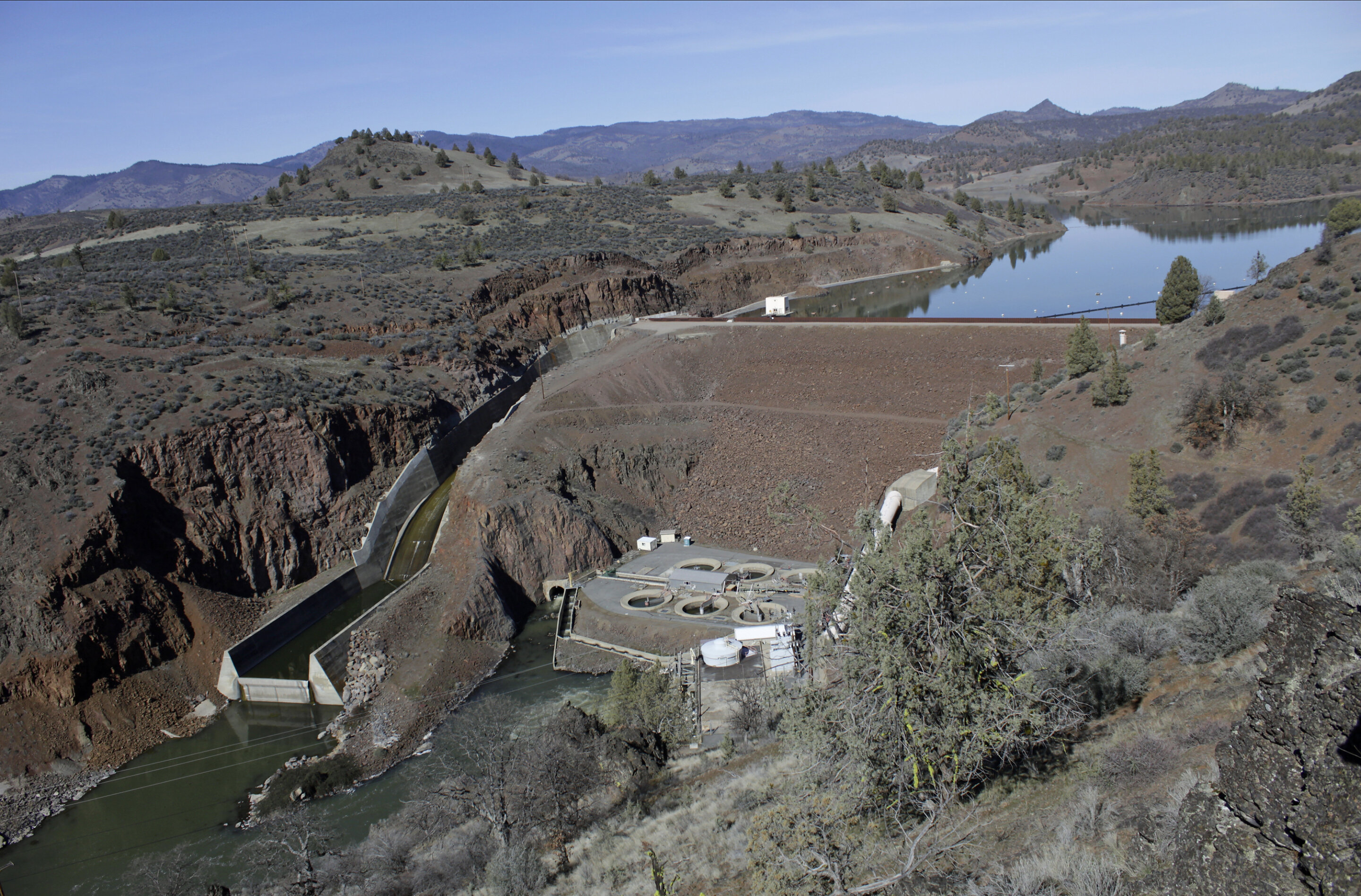 #Major hurdle cleared in plan to demolish 4 California dams