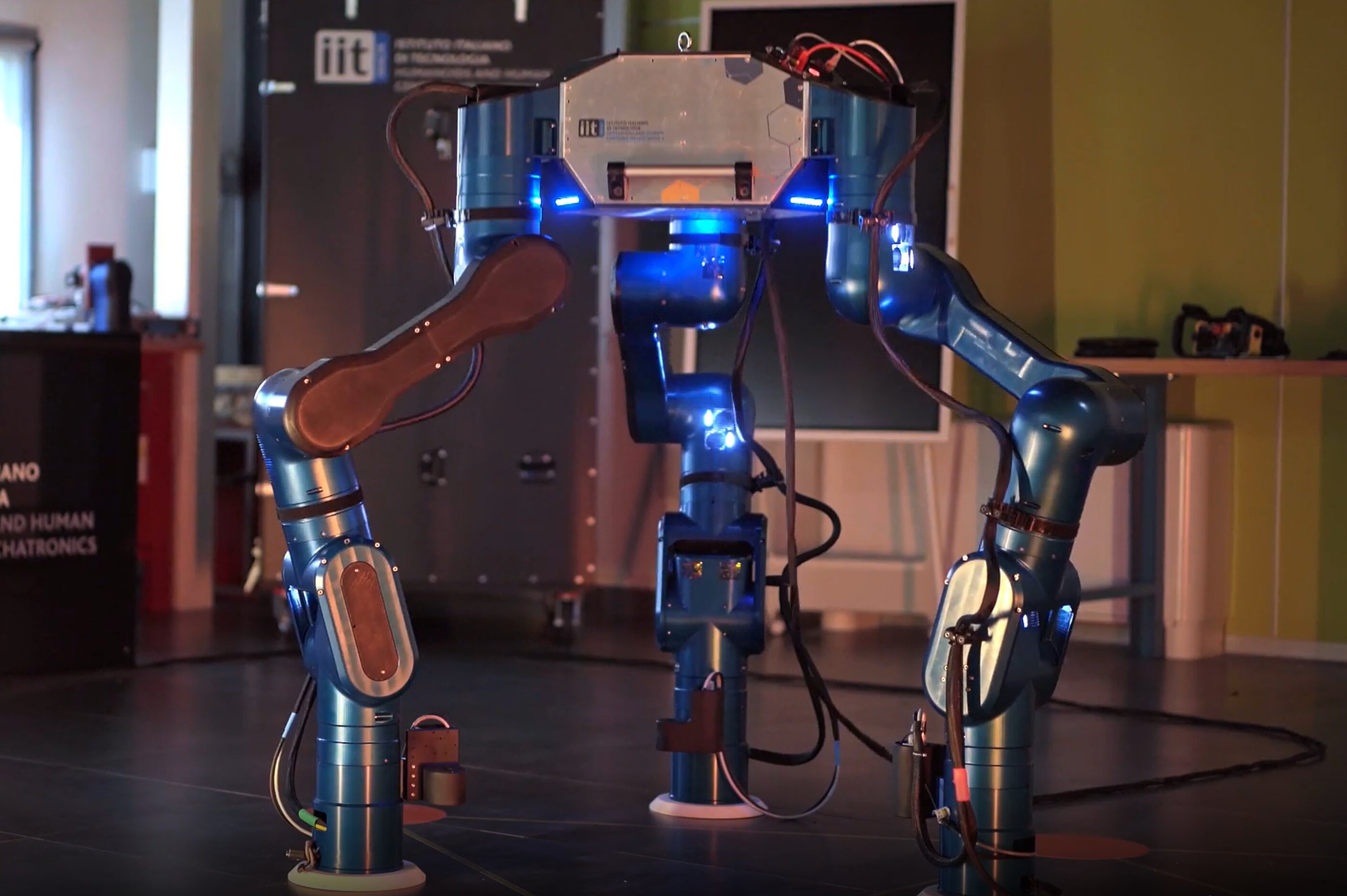 MARM, the new three-legged robot to transport weights and manipulate components in space