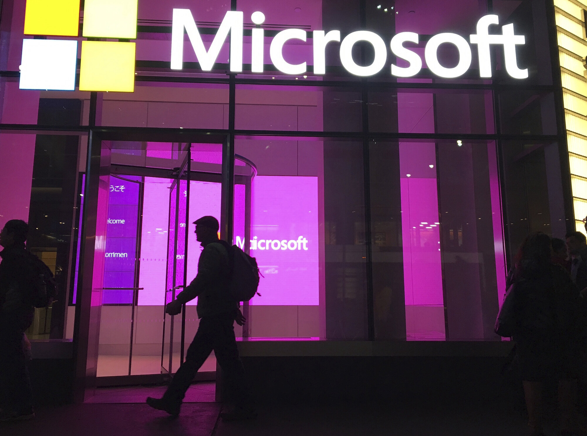 #Microsoft blames economic woes for missing profit targets