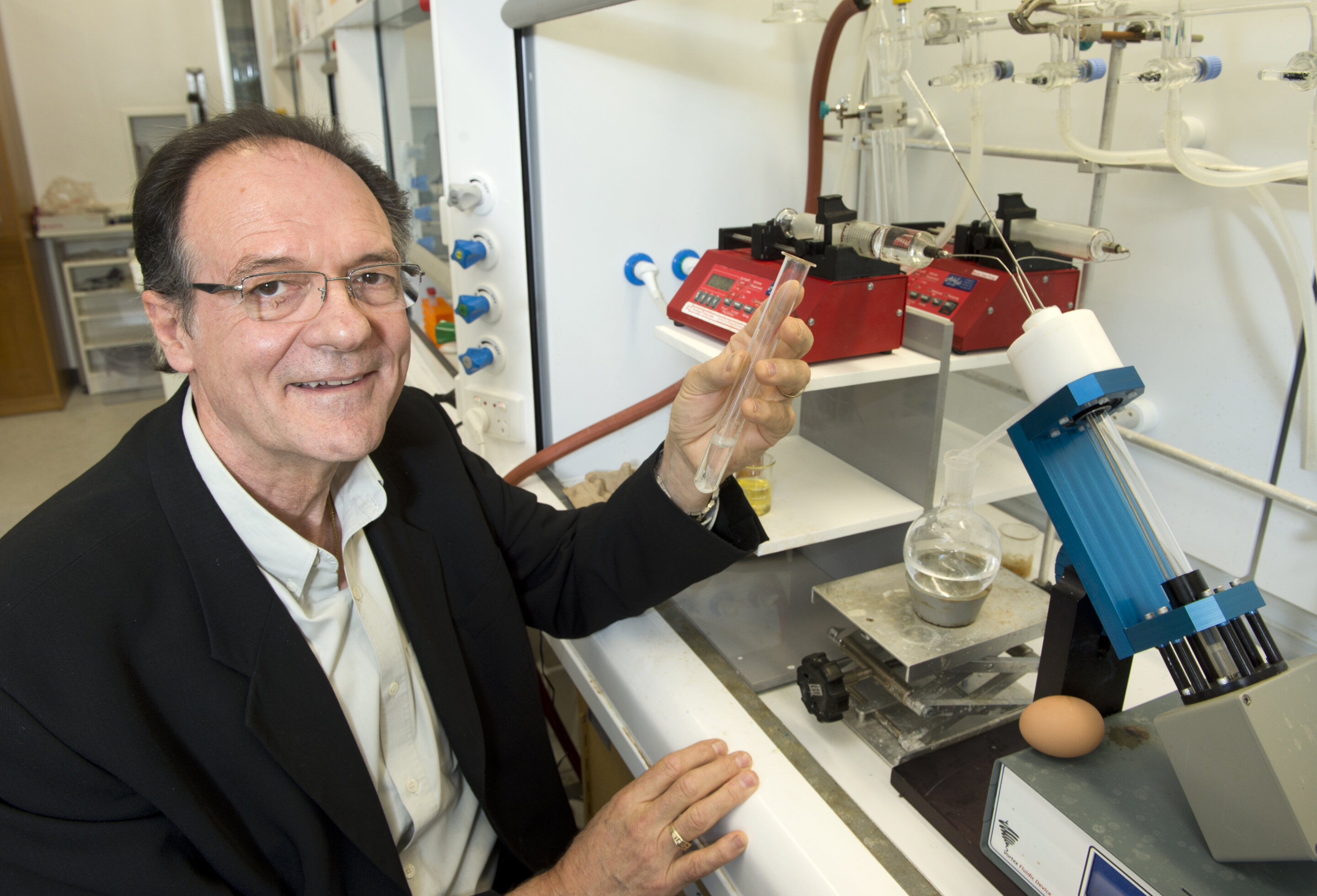 Fluidic device finds novel way to make oil and water attract