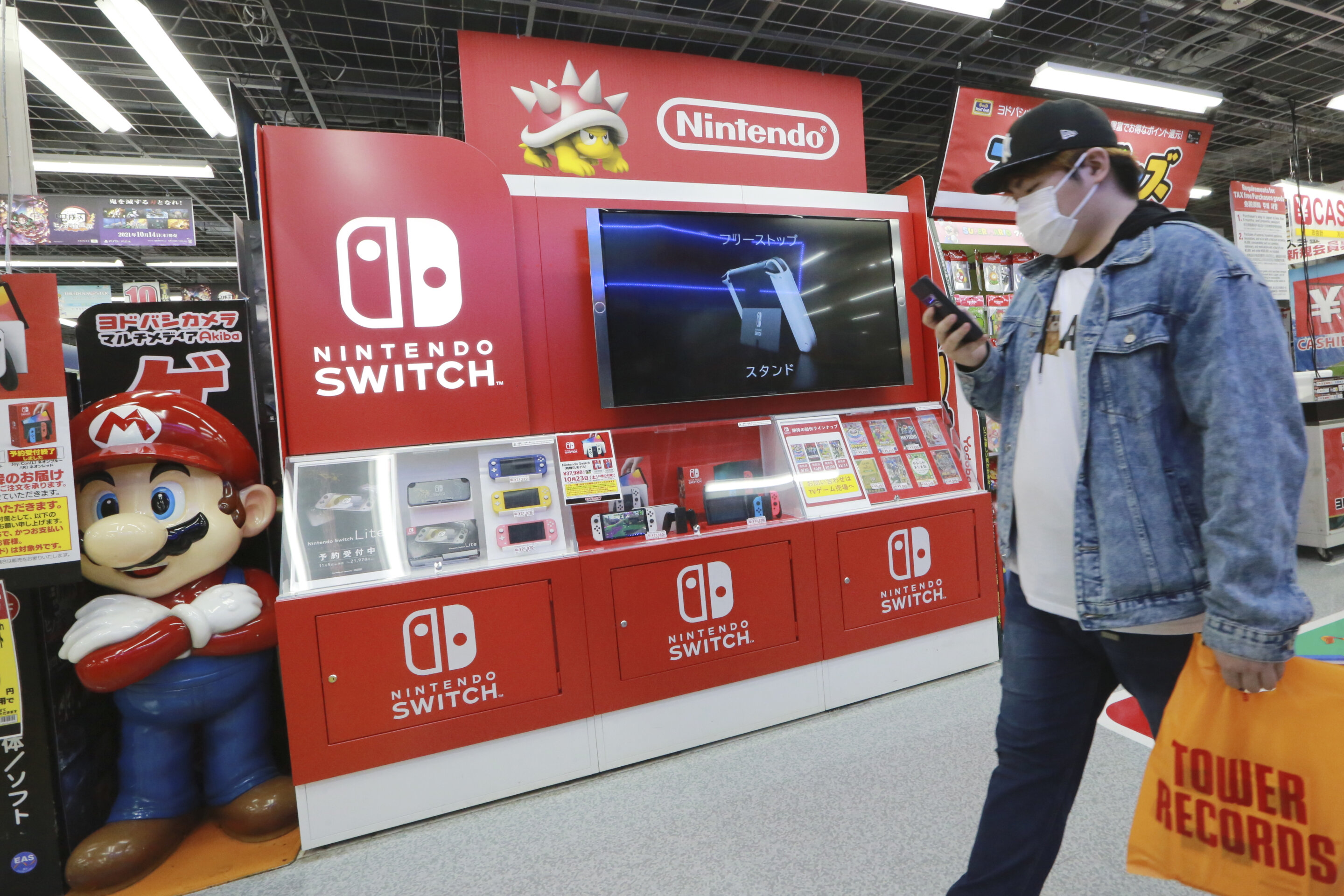 Nintendo’s profit climbs on Switch machine, software sales