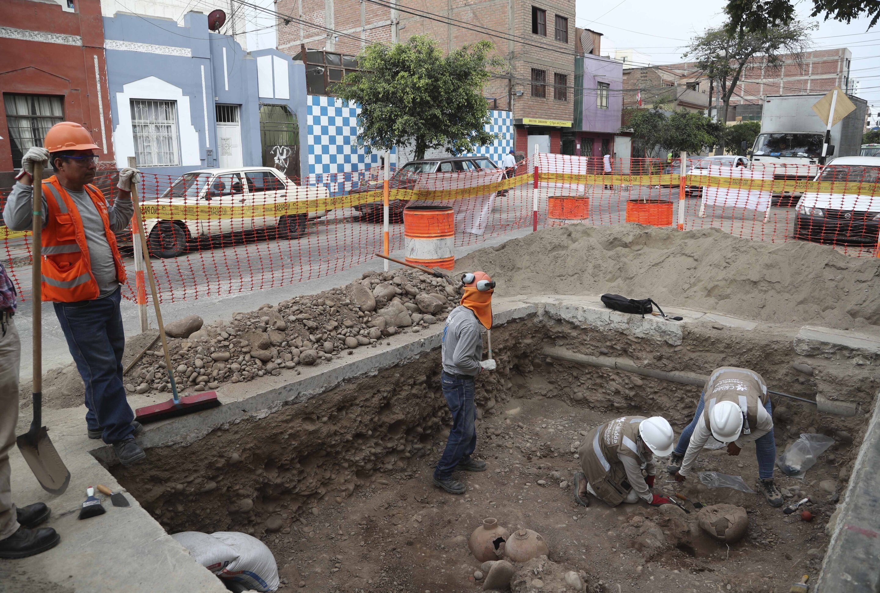 Peru home build vexed by 'the neighbors'—Inca-era mummies