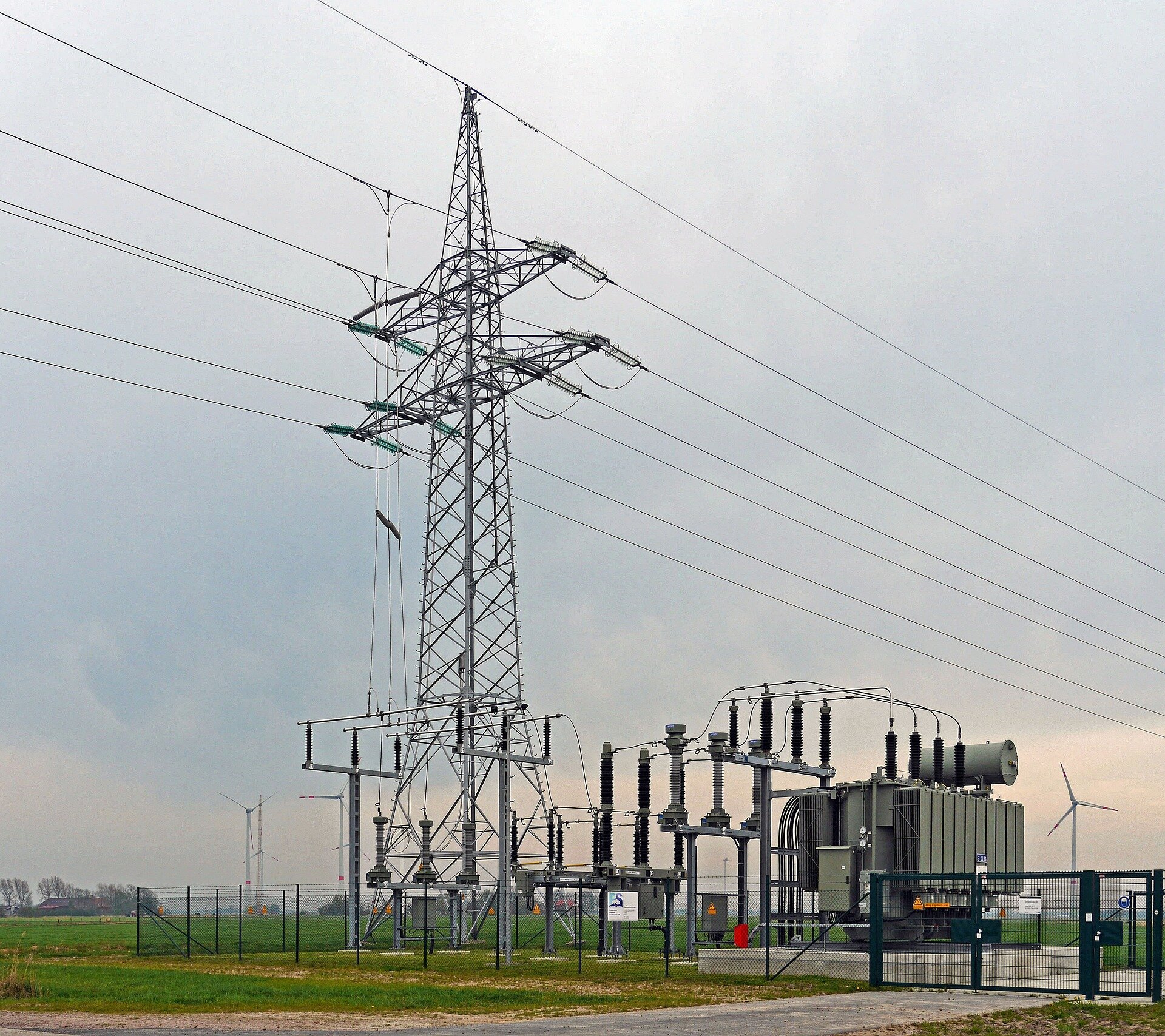 Management strategy to mitigate power demand surges, increase grid reliability and reduce costs