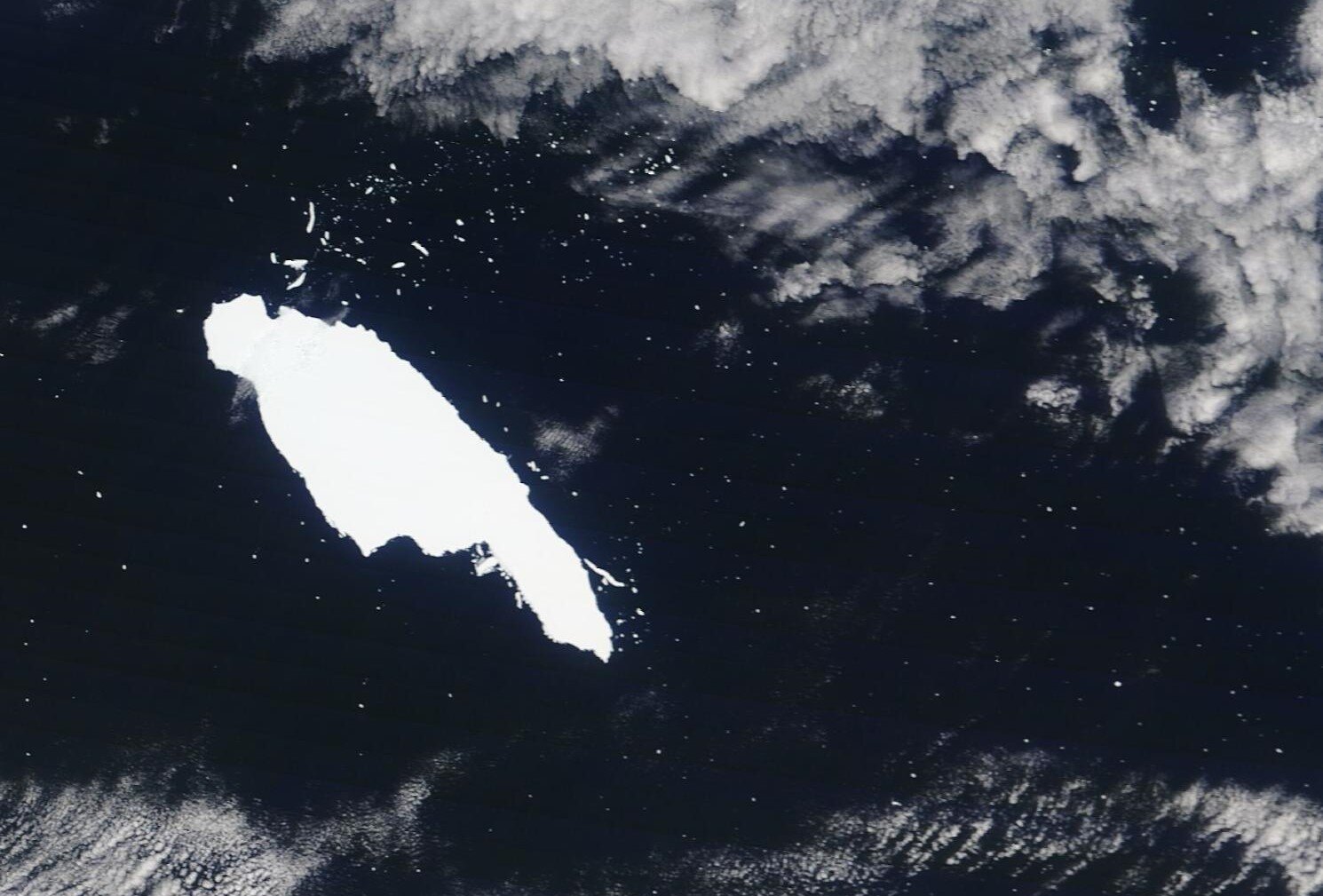 Satellites show 'mega-iceberg' released 152 billion tons of fresh water into oce..