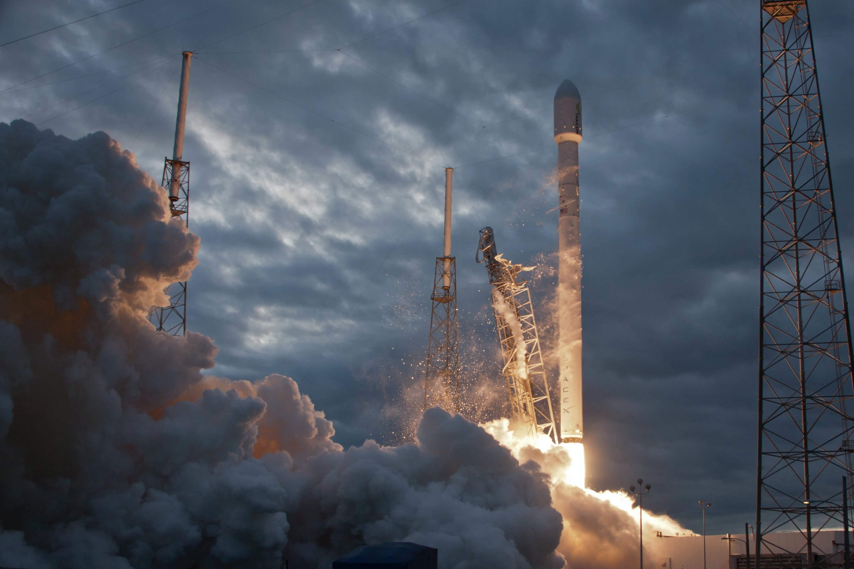 Commercial satellite race raises calls for more regulations