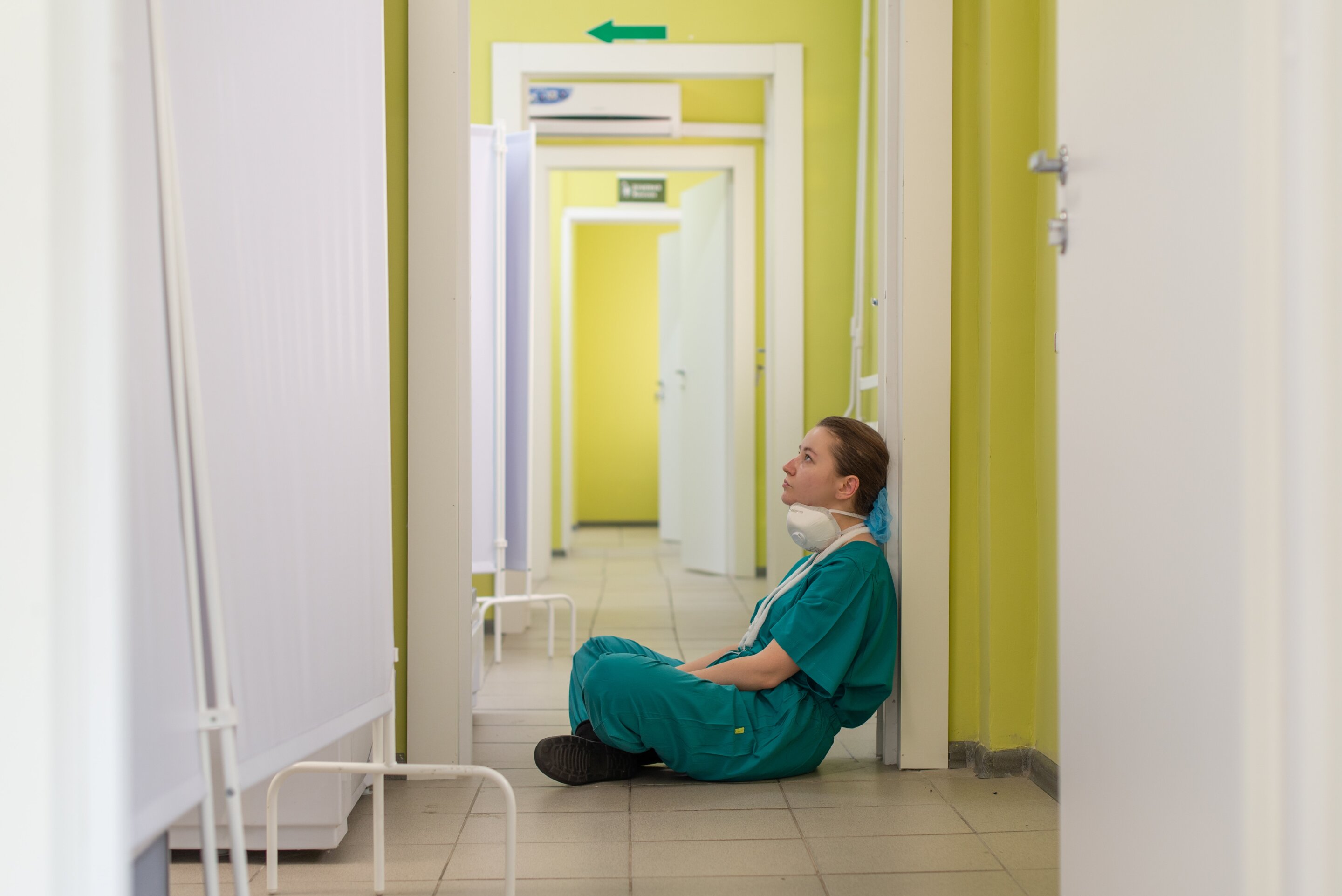 Stress management interventions may help individual health care workers for at least a year