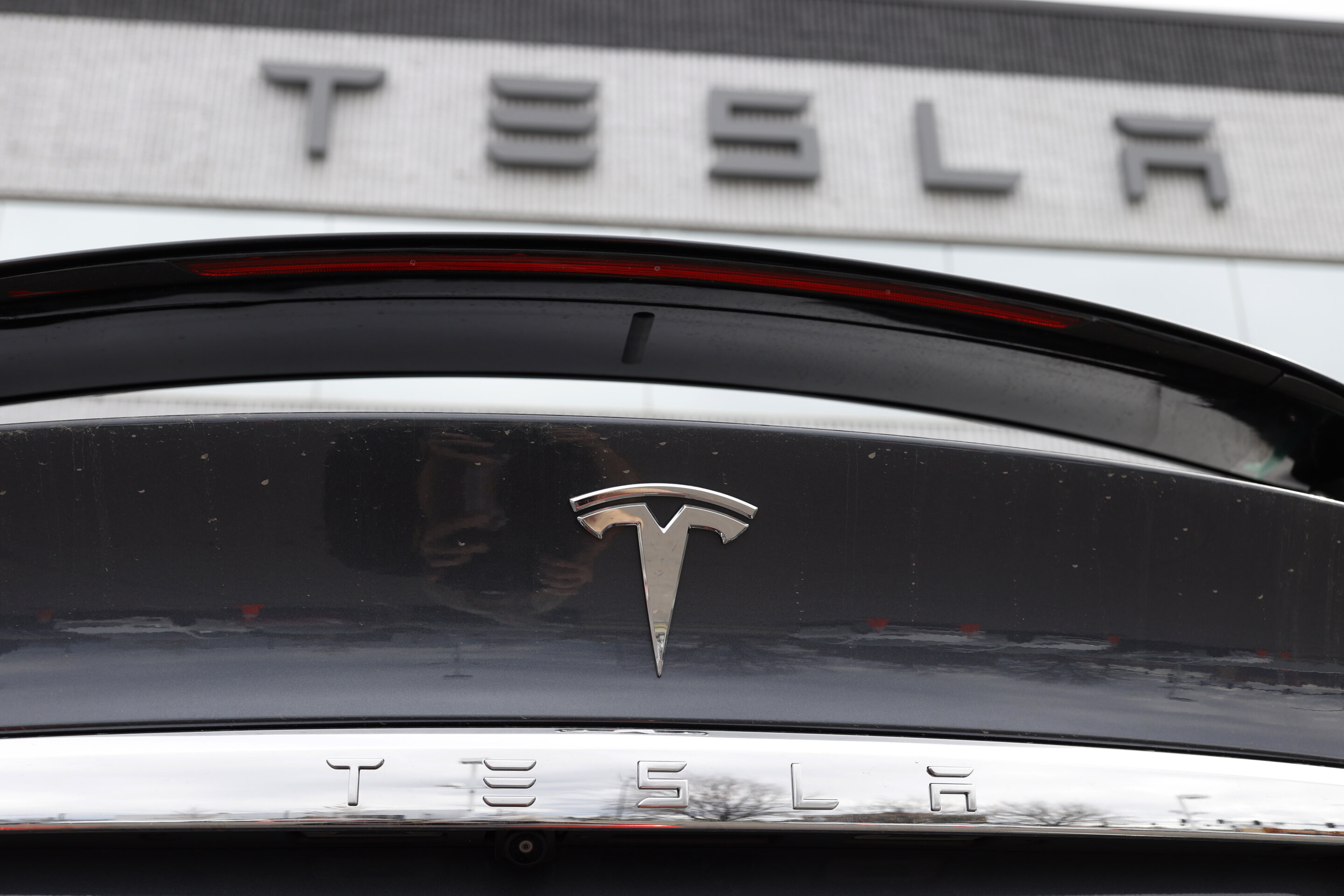Tesla’s 2Q sales drop amid supply chain, pandemic problems
