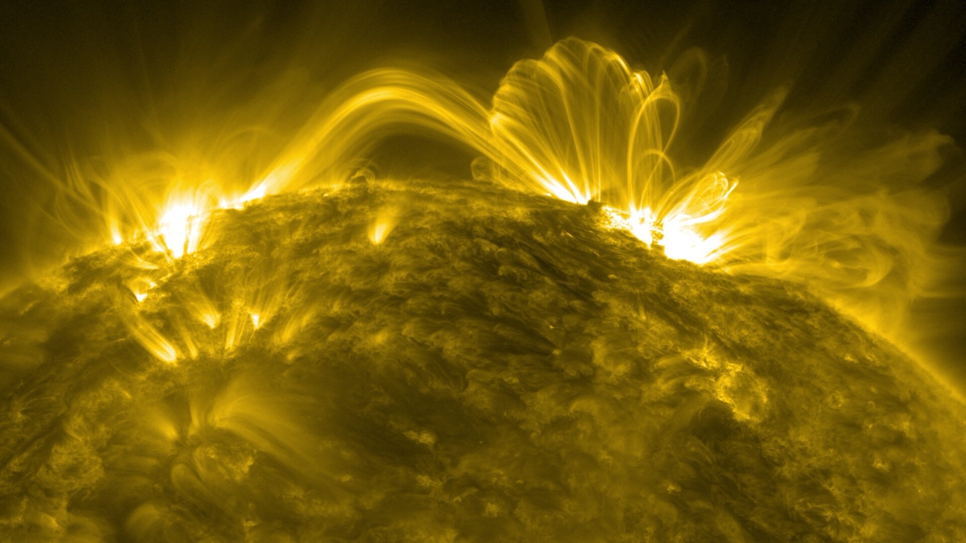 Zijn magnetische bogen van de zon een optische illusie?