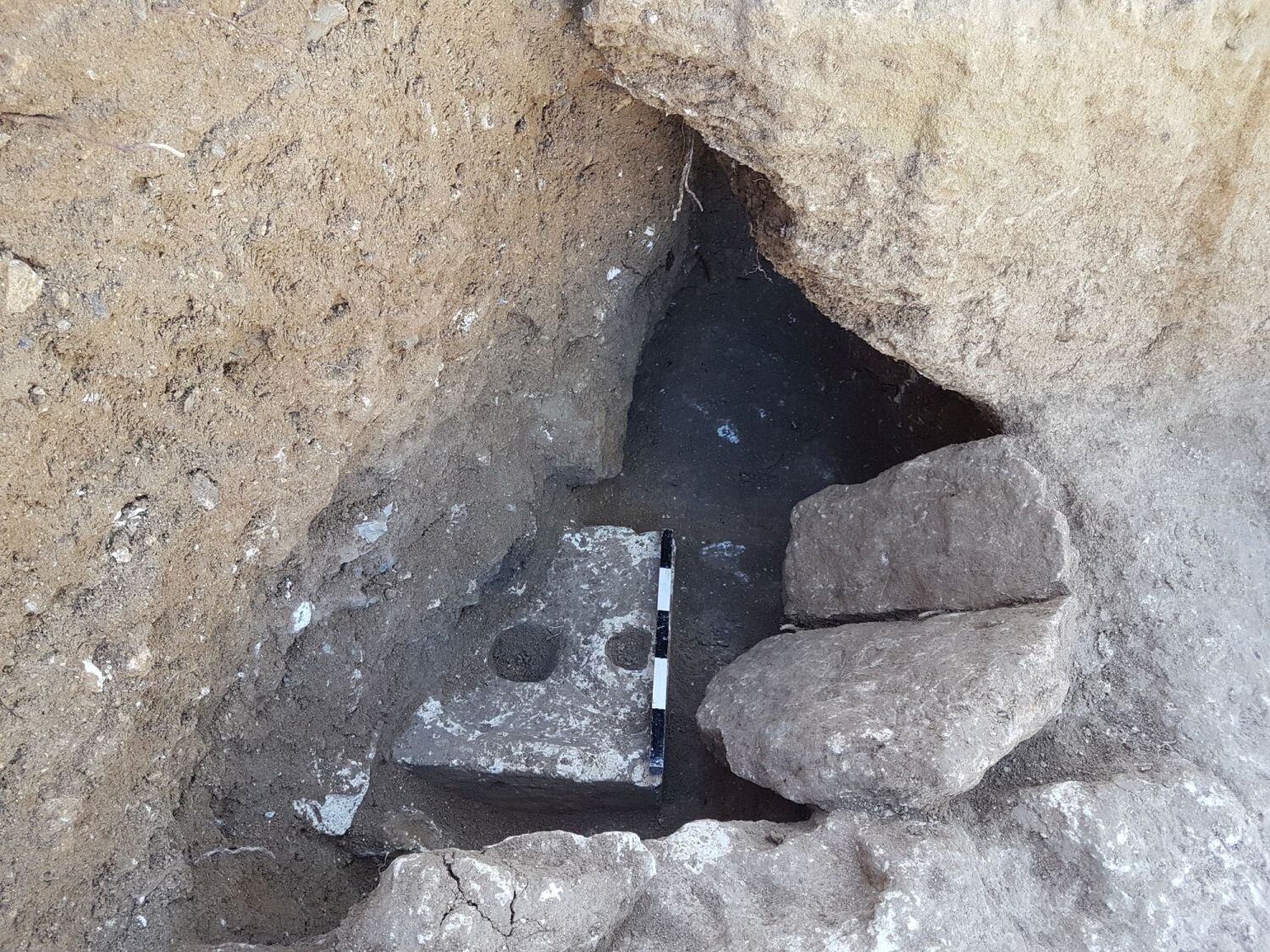 The toilet of a First Temple period luxury villa reveals the Jerusalem elite suf..