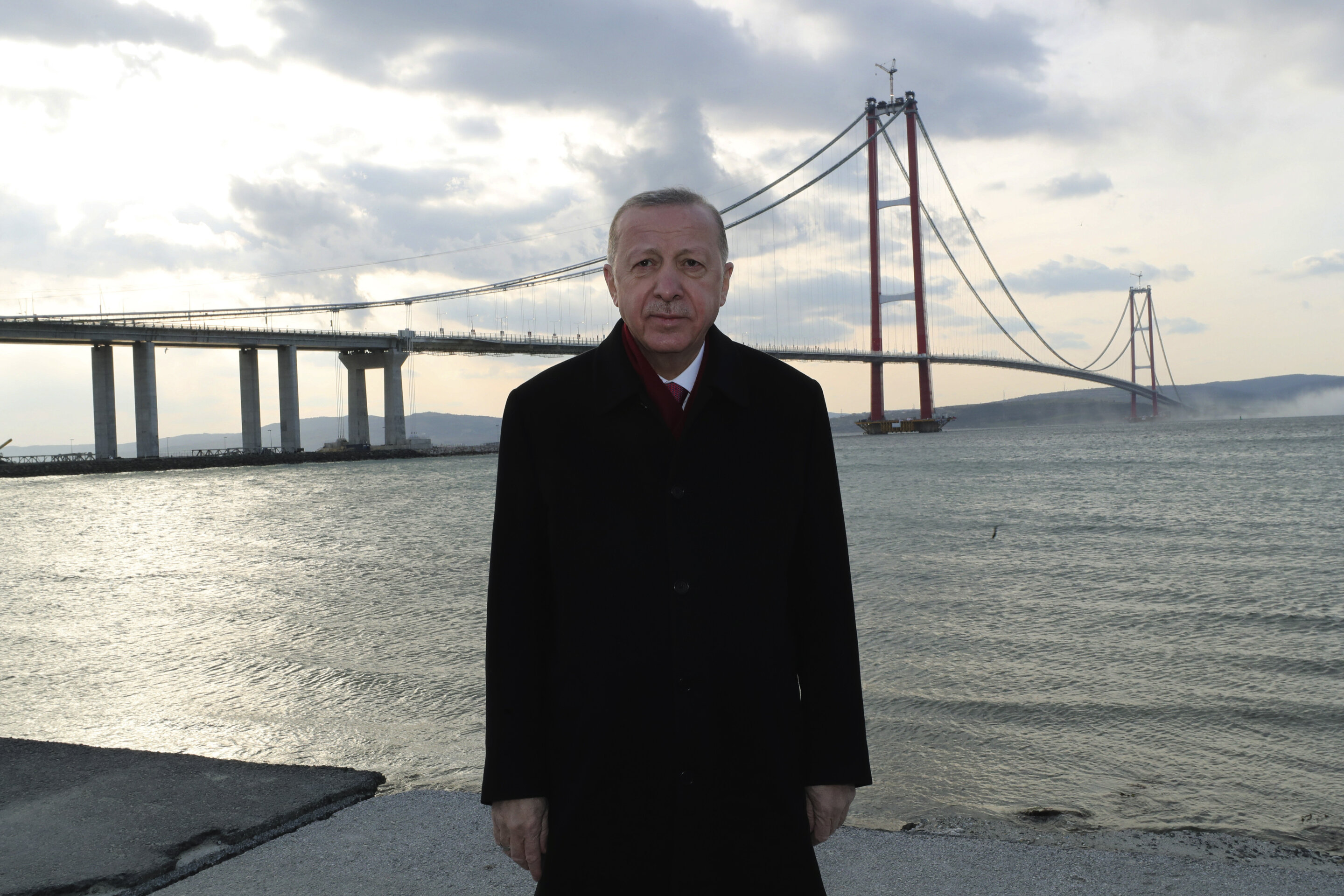 #Turkey builds massive bridge linking Europe and Asia