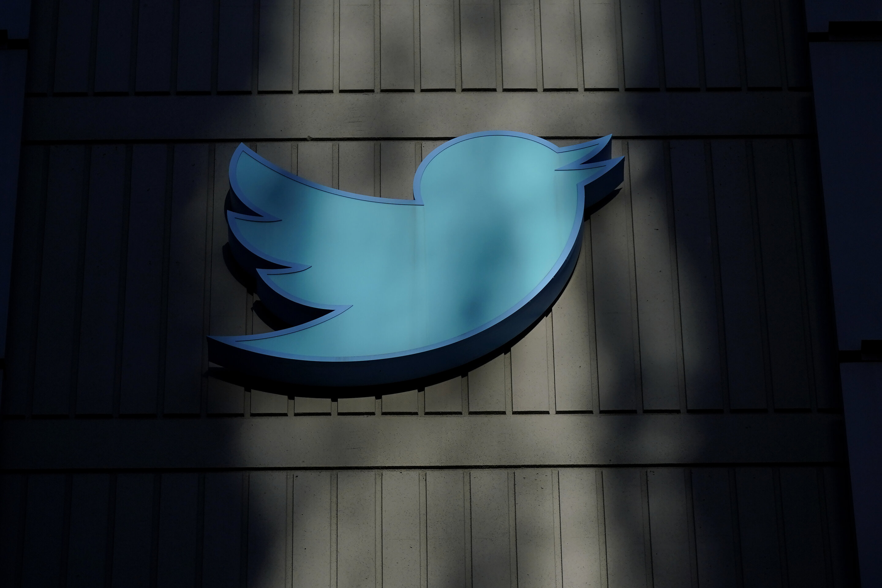 #Twitter, others slip on removing hate speech, EU review says