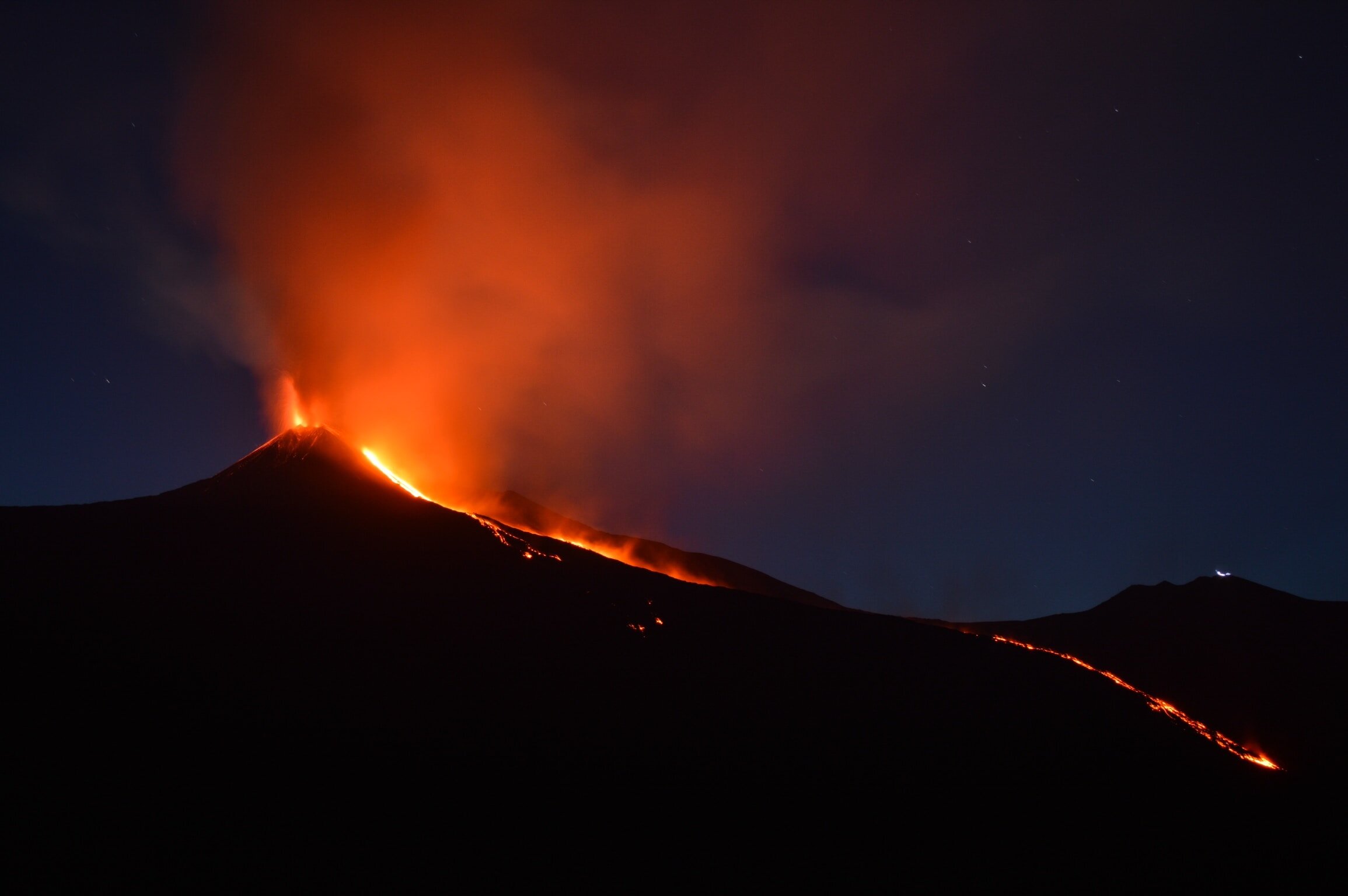 Krawędzie wulkanu Campi Flegrei są bliżej możliwej erupcji