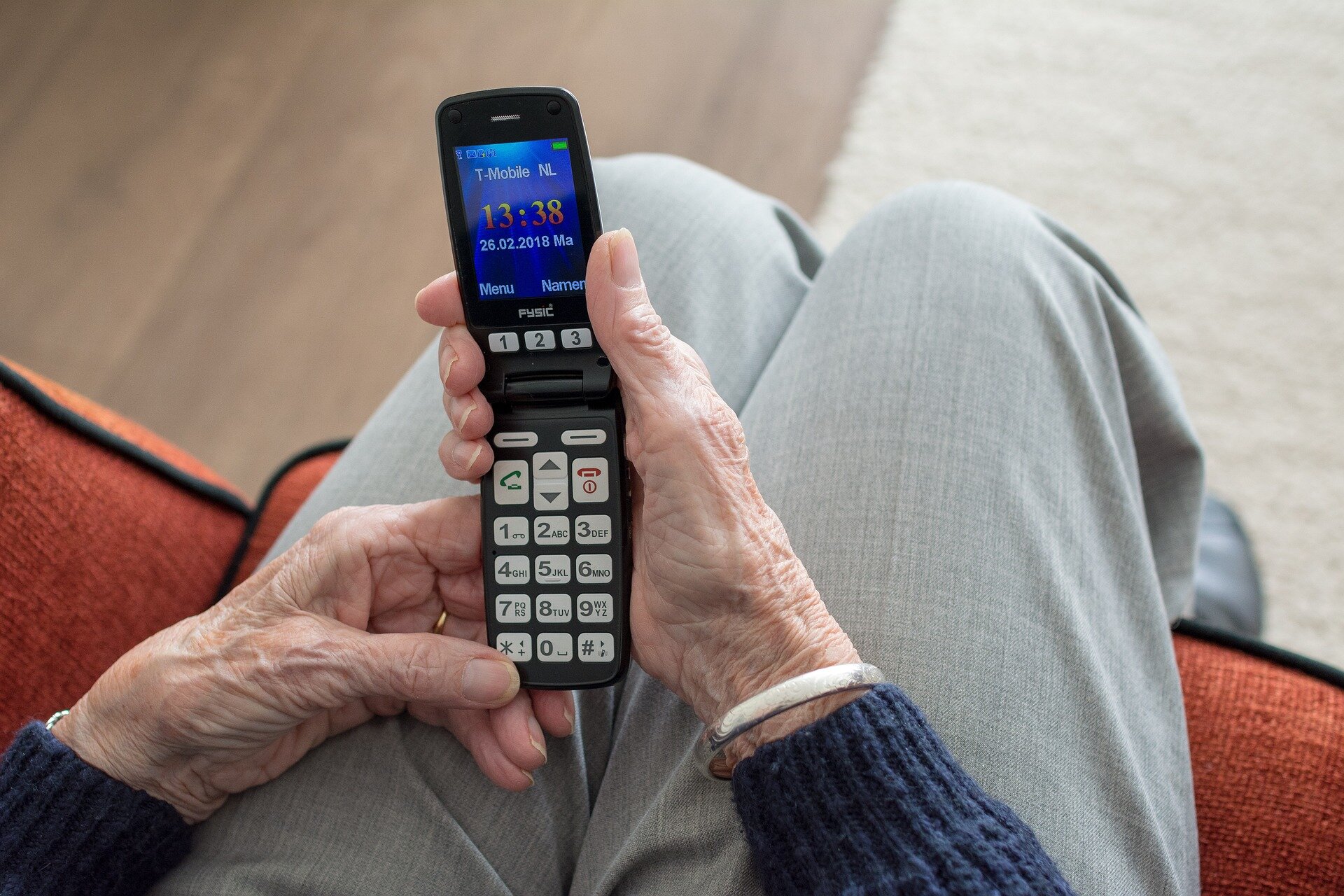 Gen Z Is Ditching Smartphones for 'Vintage' Flip Phones
