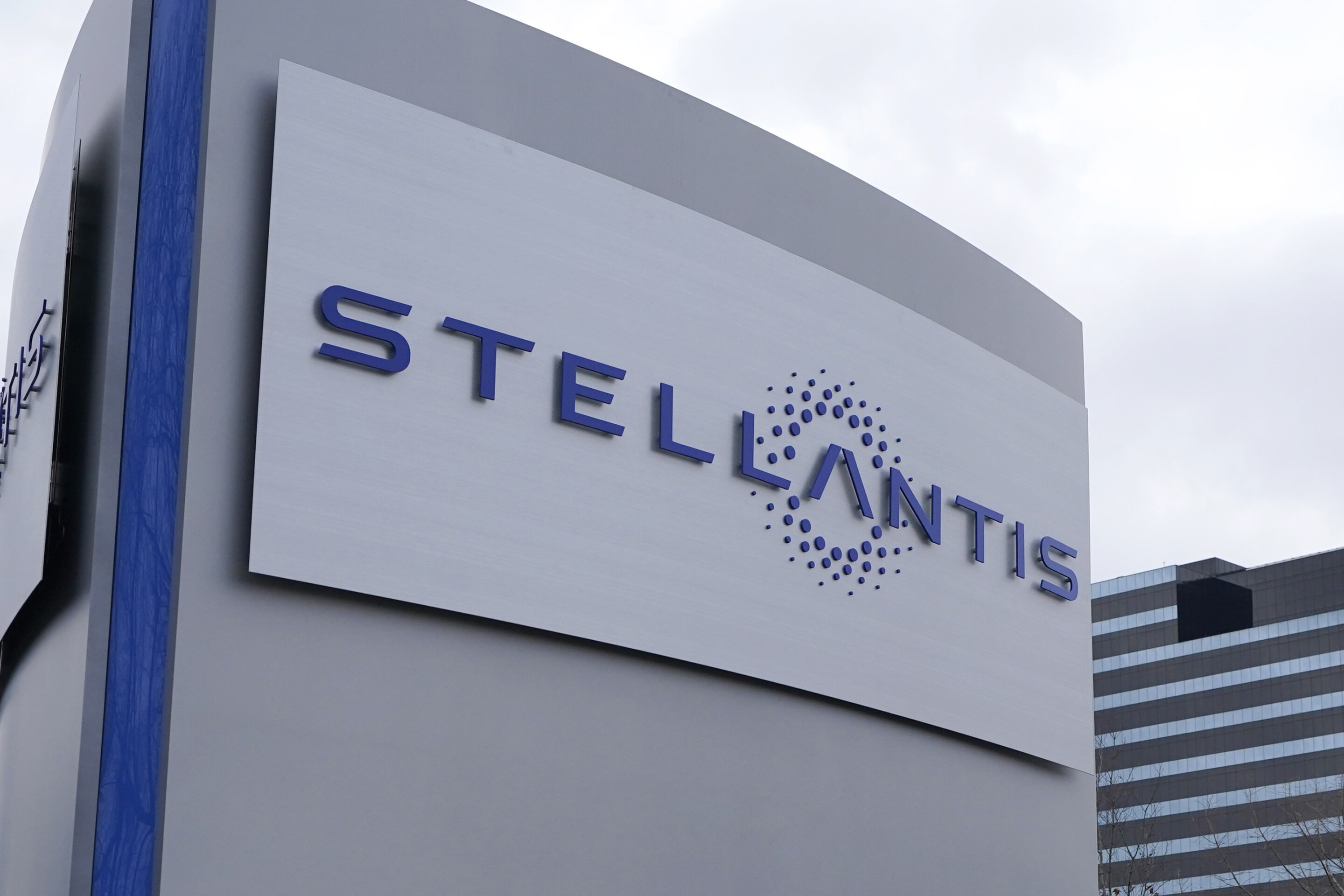 Stellantis says new small- and medium-sized electric vehicles will get up to 435 miles per charge