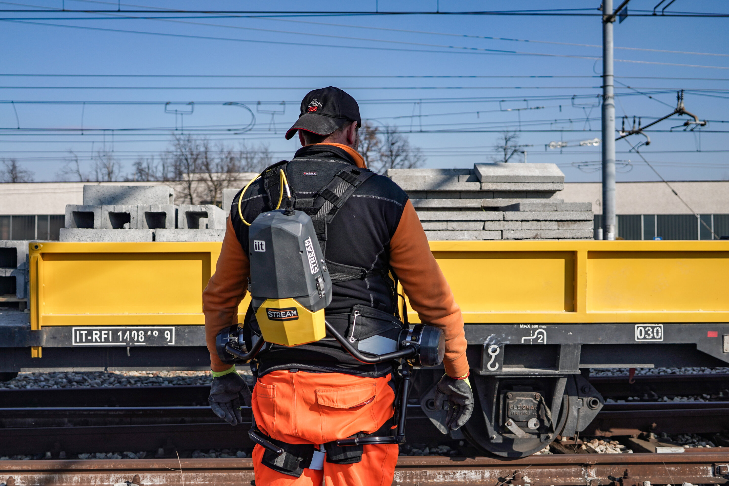 A new exoskeleton to support workers in railways maintenance and renewal operations