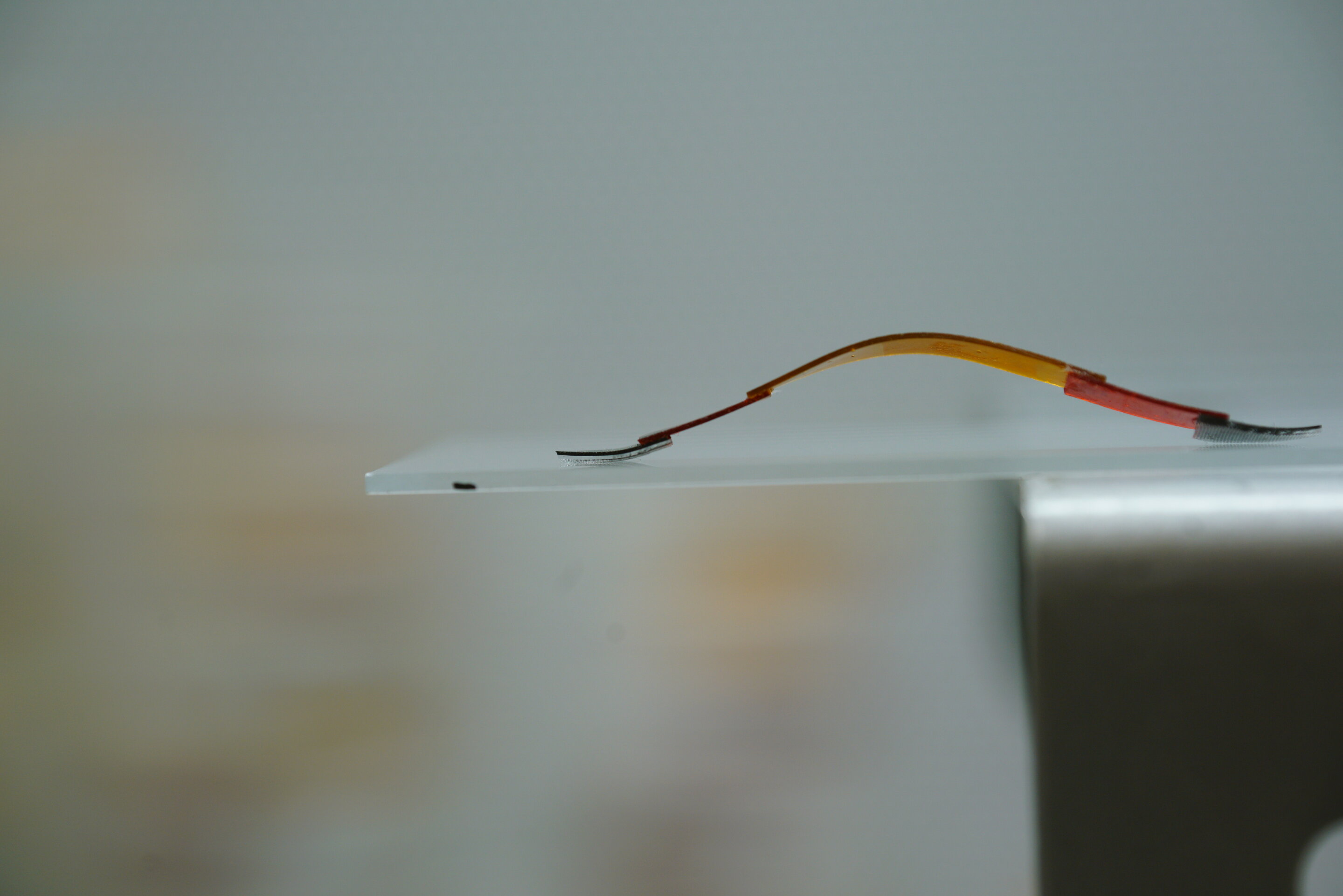 A tiny new climbing robot inspired by geckos and inchworms