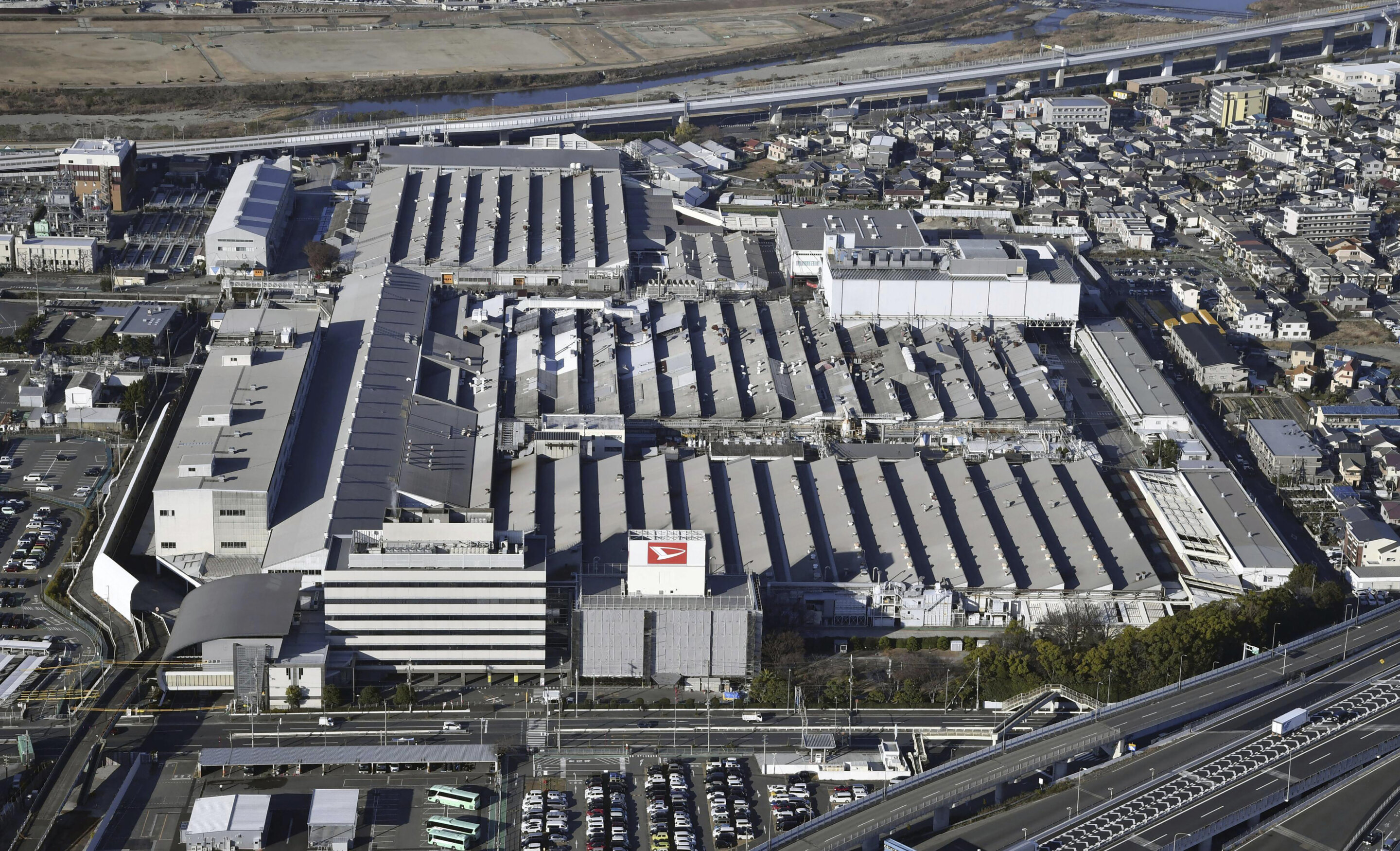 #Toyota small car maker Daihatsu shuts down Japan factories during probe of bogus safety tests