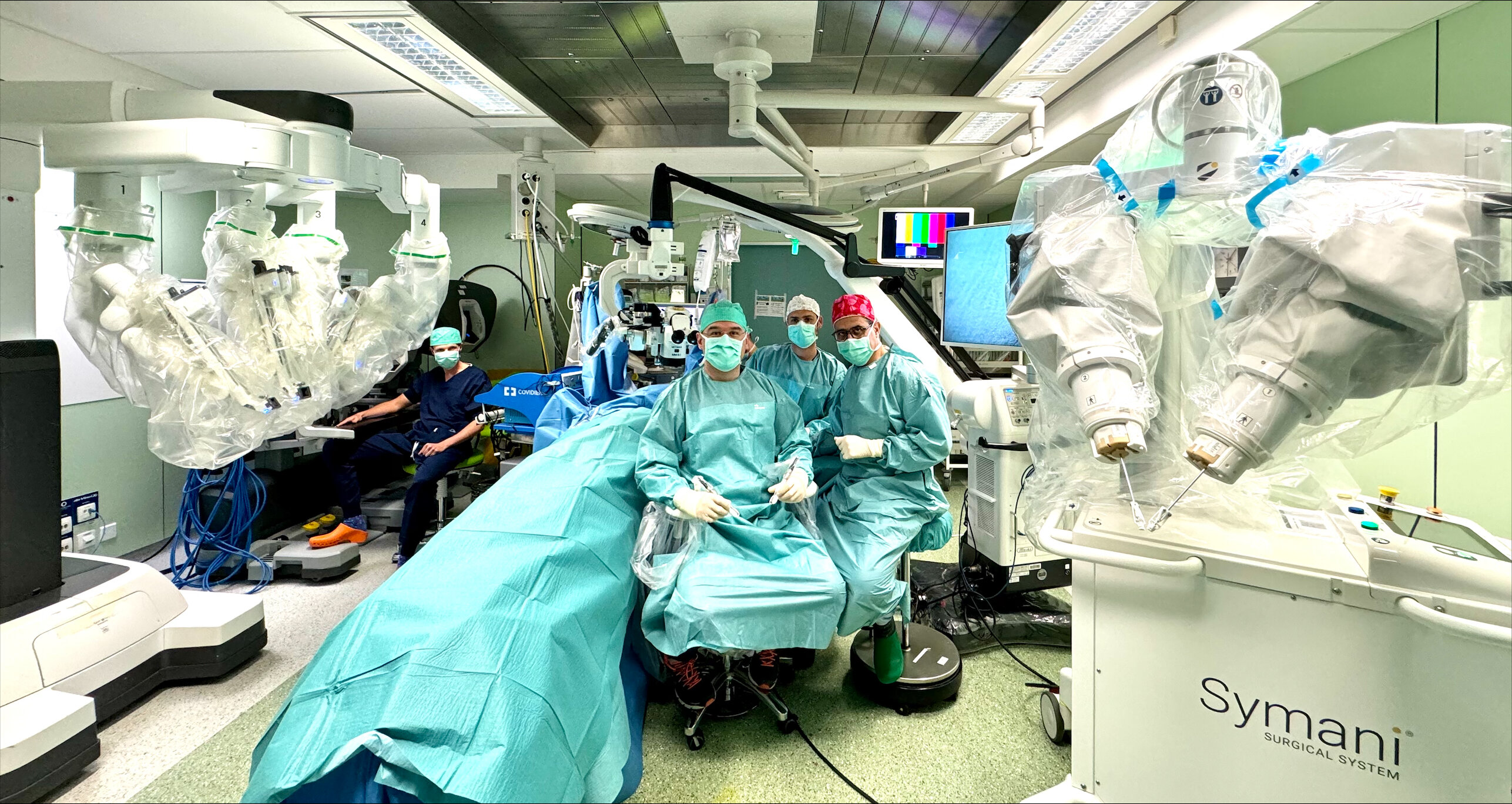 Surgeons perform first-ever dual robotic surgery on patient with lymphedema after breast surgery