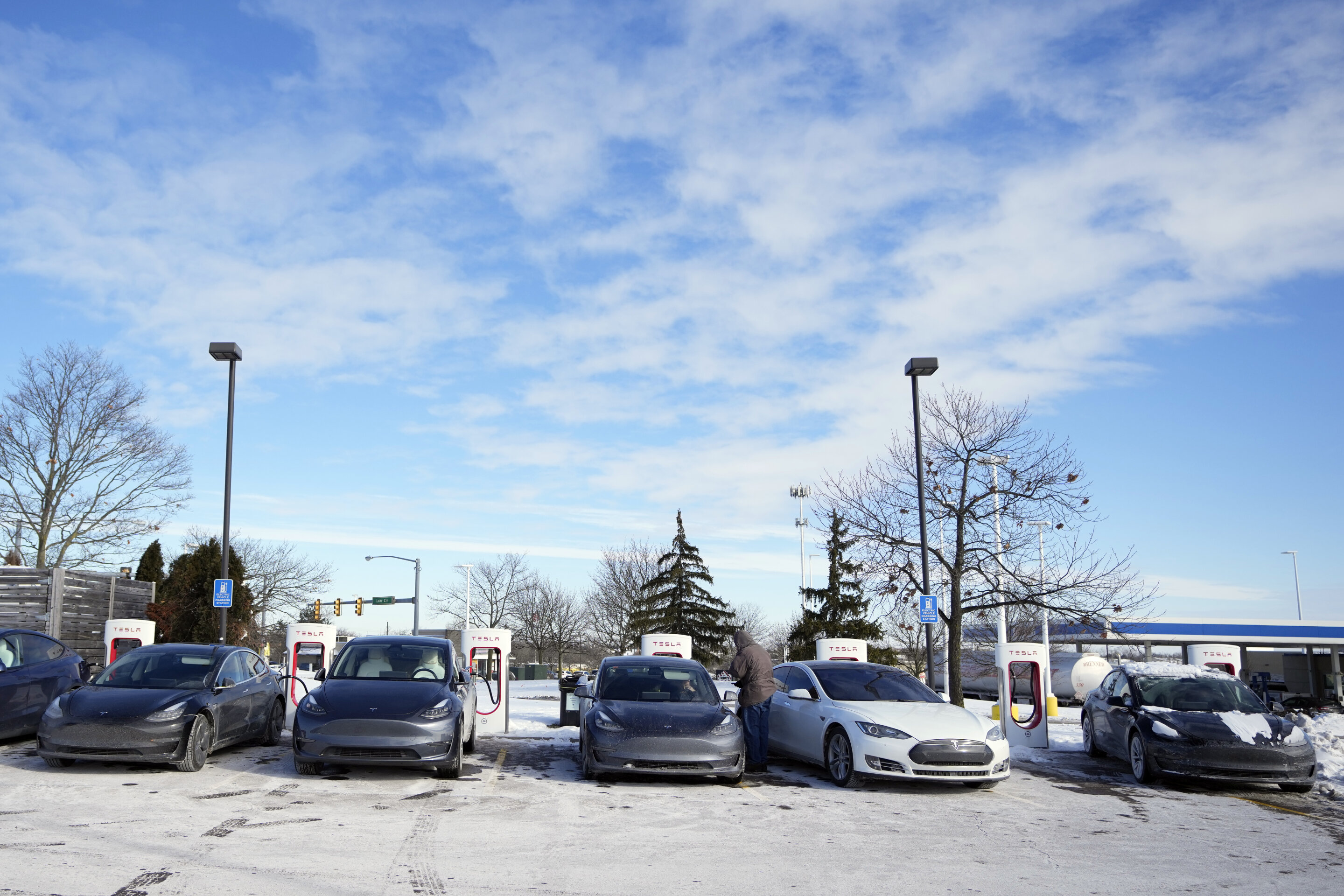 #Frigid weather can cut electric vehicle range and make charging tough. Here’s what you need to know