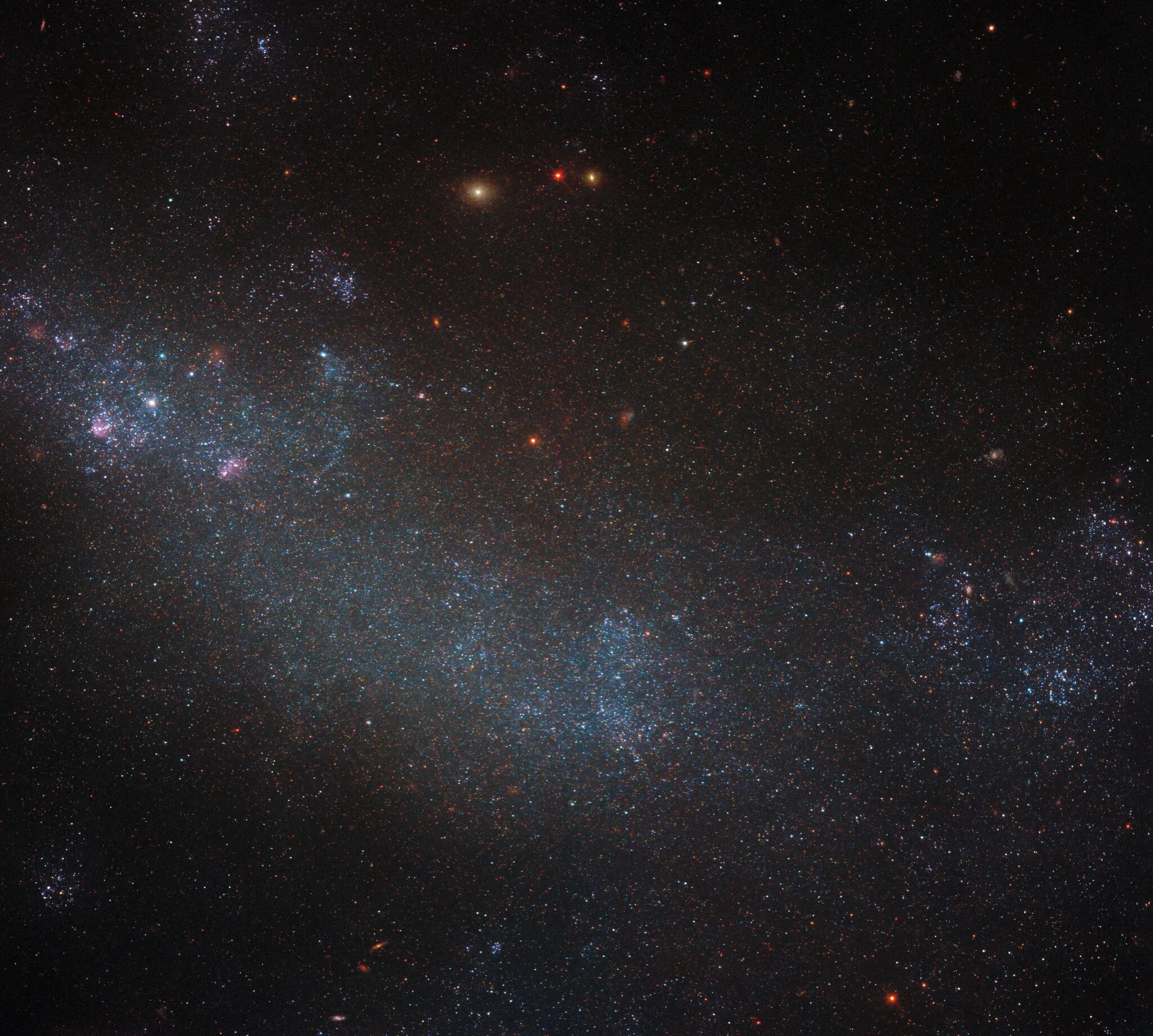 Хаббл наблюдает галактику, окруженную звездами