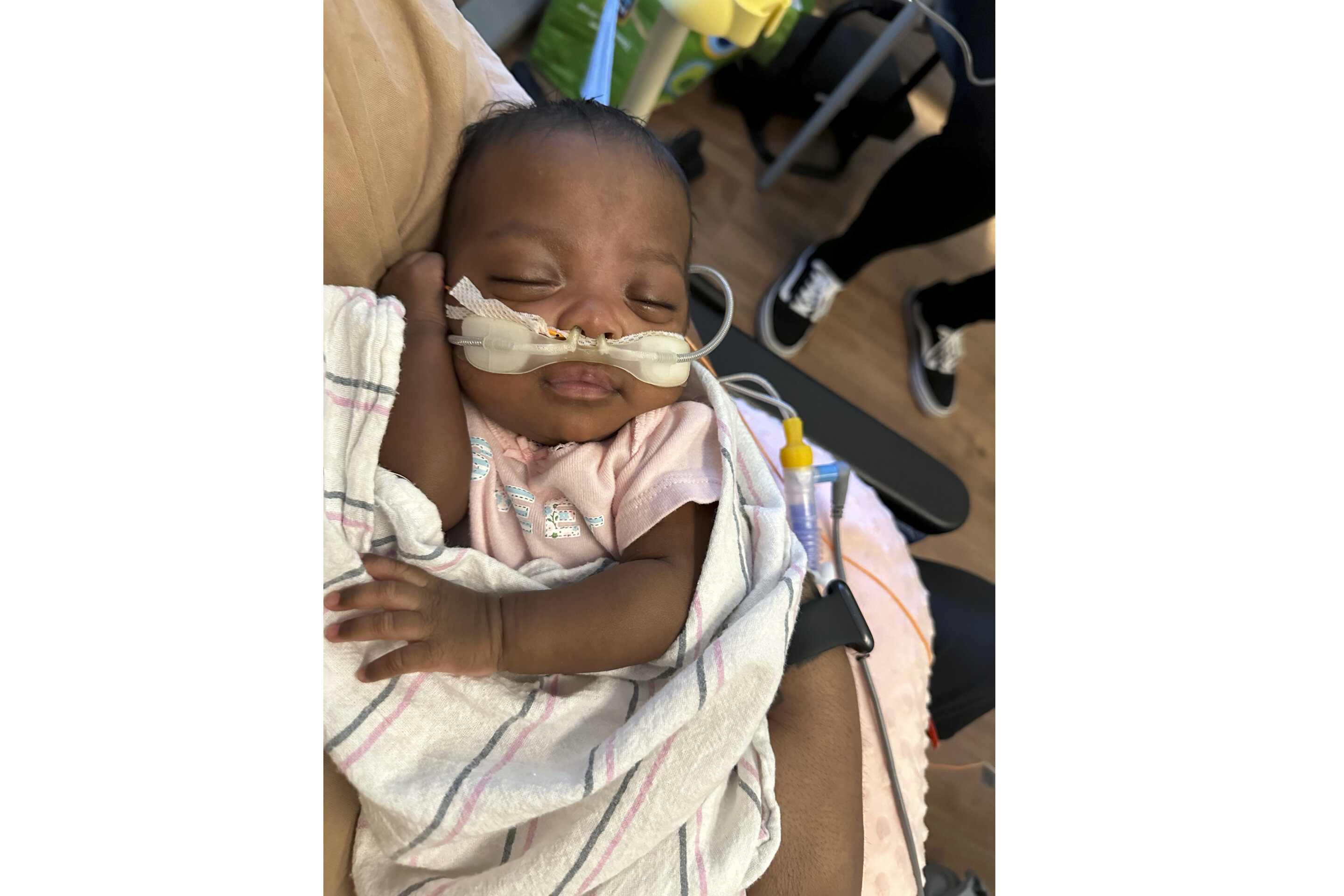 #’Micropreemie’ baby who weighed just over 1 pound at birth goes home from Illinois hospital
