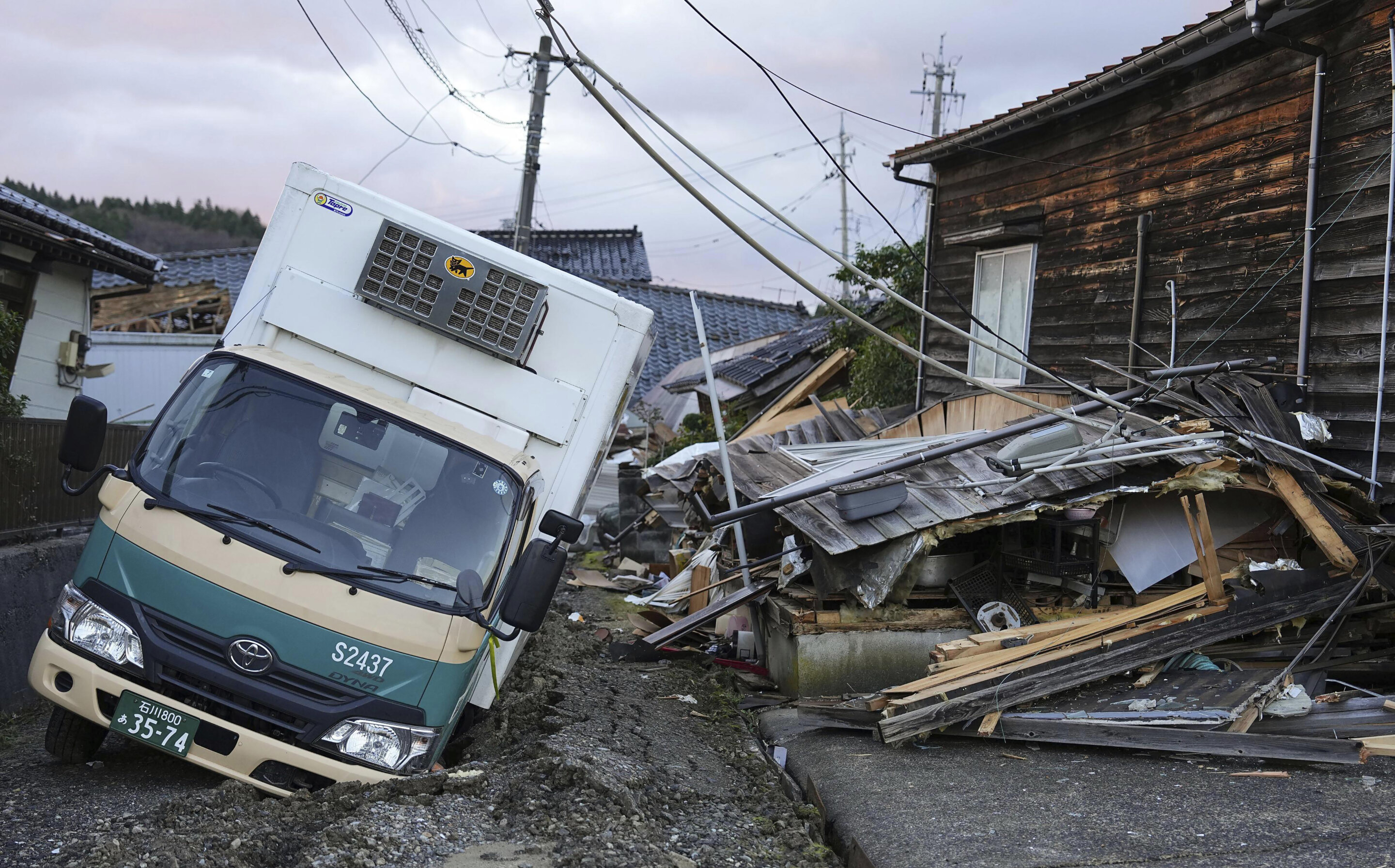 #Scenes of loss play out across Japan’s western coastline after quake kills 92, dozens still missing