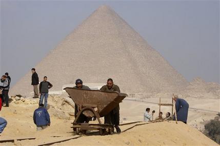 Egypt: New find shows slaves didn't build pyramids (Update)